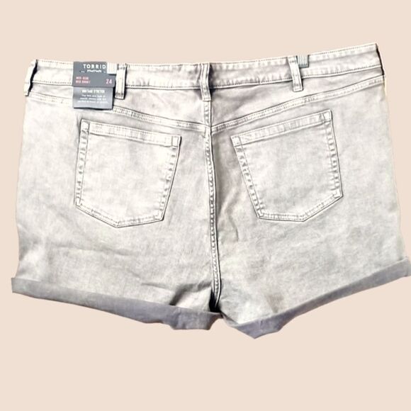 TORRID NEW Women's  Plus Size Boyfriend Vintage Stretch Midrise Short. - Picture 10 of 14